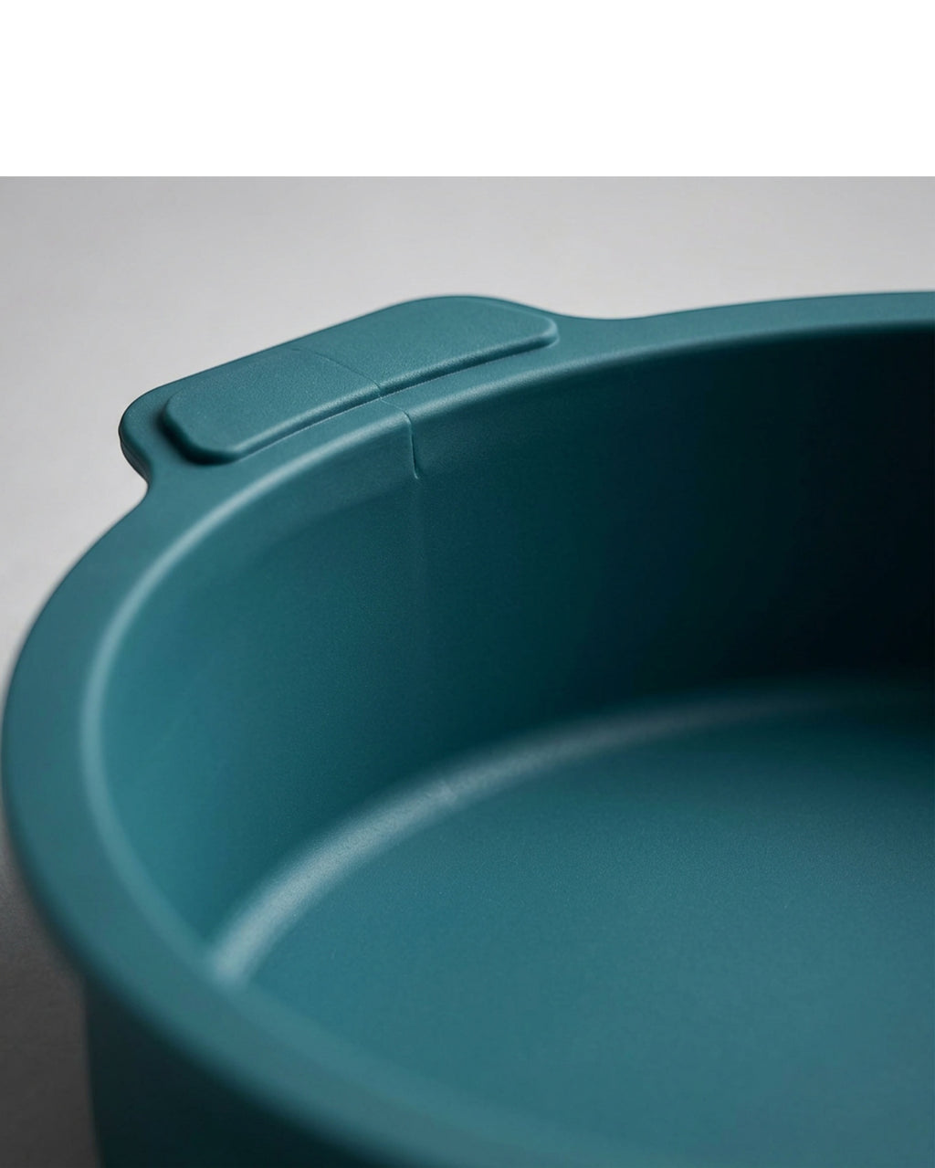 Zomra Round Silicone Cake Mould 20 cm Deep Teal - Detail view